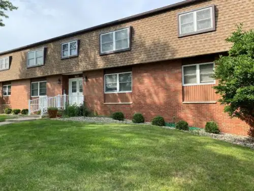 2026-08/BRADLEY-UNIVERSITY-Apartment-Building-18851706.webp