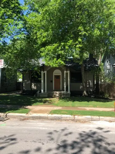 2026-08/UT-AUSTIN-Apartment-Building-18869236.webp
