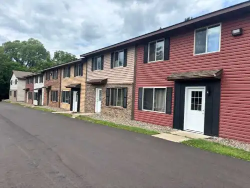 2026-08/UW-RIVER-FALLS-Apartment-Building-18870418.webp