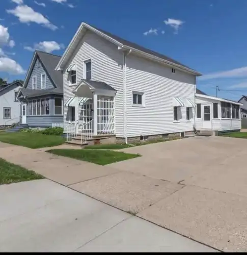 2026-08/WINONA-STATE-Apartment-Building-18895115.webp
