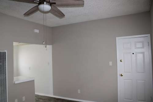 cal-state-long-beach-Apartment-Building-18852109