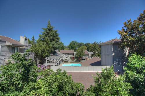 uc-davis-Apartment-Building-18872195