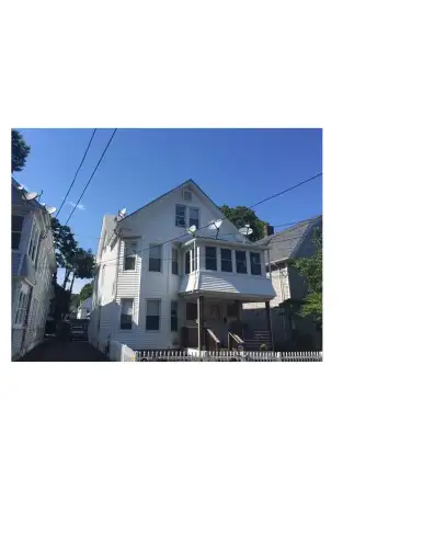 UNIVERSITY-OF-NEW-HAVEN-Apartment-Building-18943533.webp