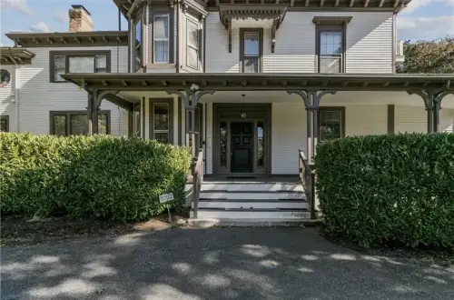 RISD-Apartment-Building-18996554.webp