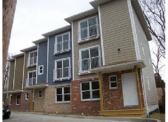 S Bed 13-17 East Stewart Road 0